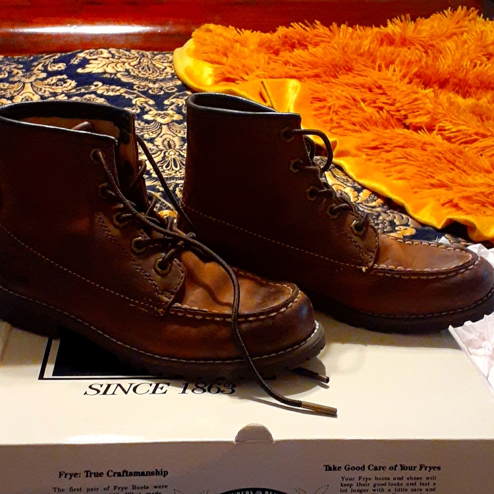 Boys boots